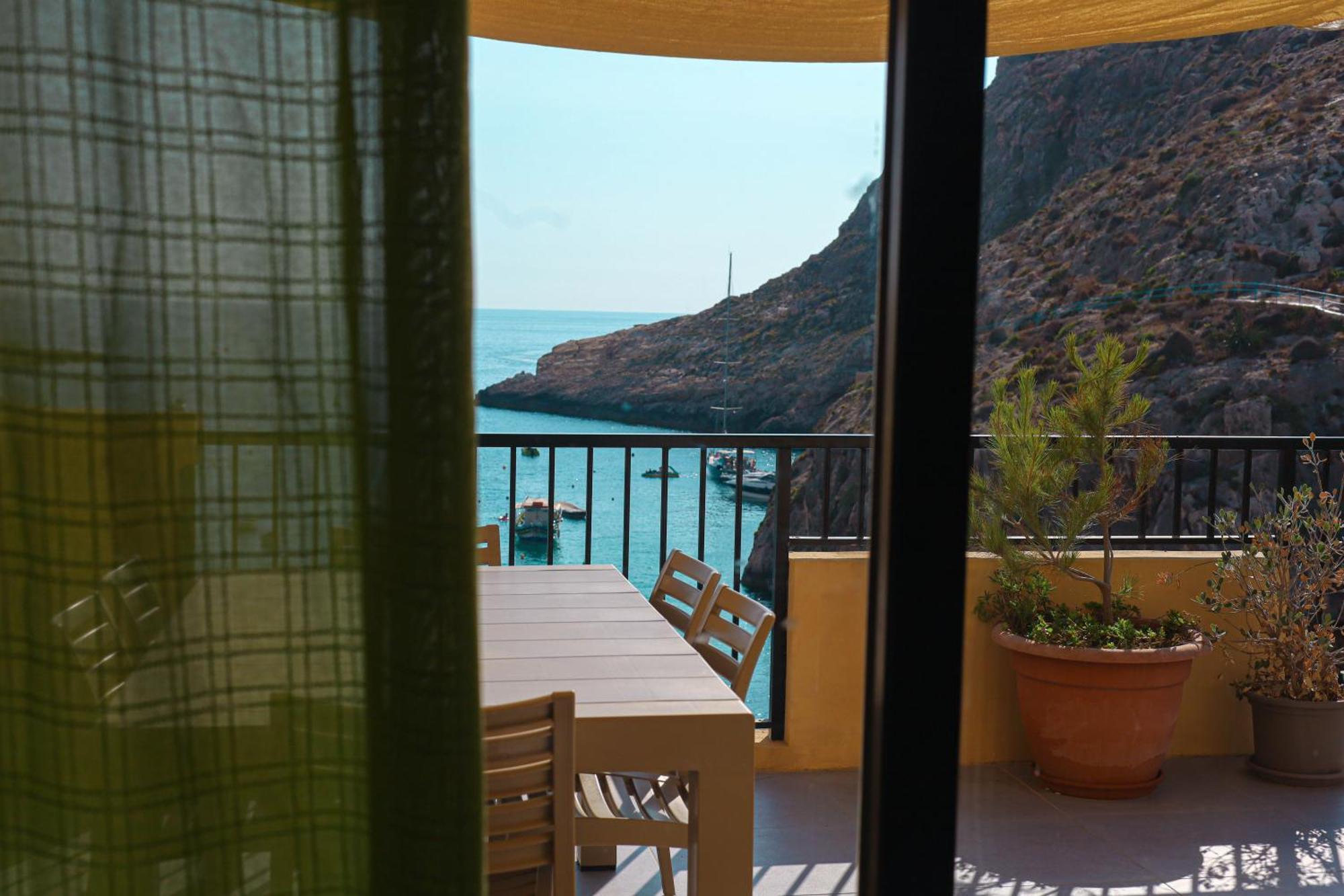 Seafront Duplex Penthouse With Terrace Overlooking Xlendi Bay Eksteriør bilde